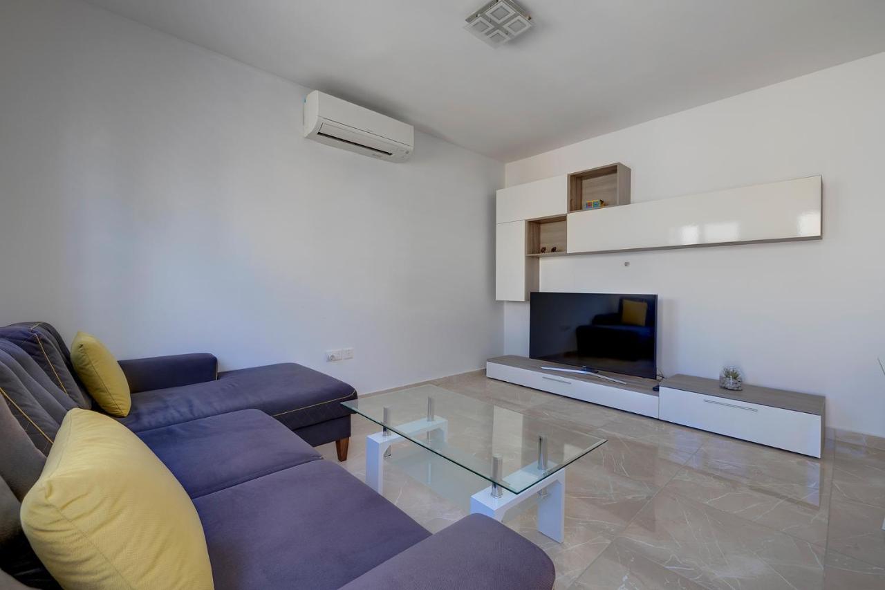 Deluxe Apartment Steps To St George'S Bay St. Julian's Zewnętrze zdjęcie