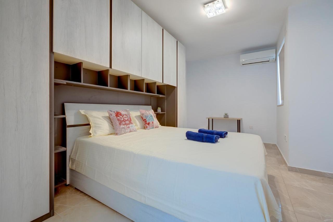Deluxe Apartment Steps To St George'S Bay St. Julian's Zewnętrze zdjęcie